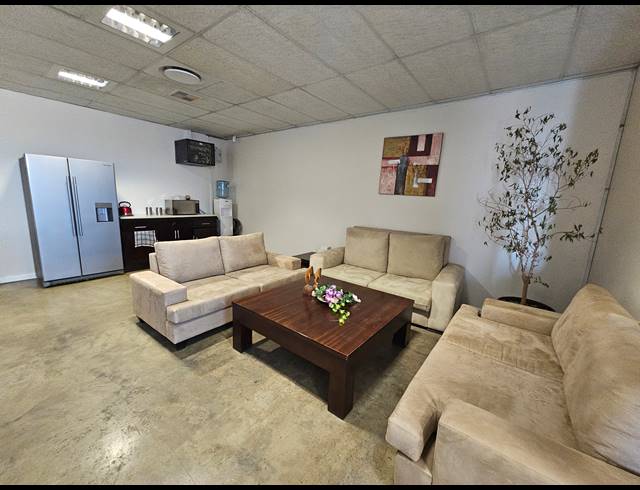 4,665M² WAREHOUSE TO LET IN LINBRO PARK